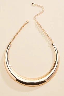 Women Versona Curved Short Necklace
