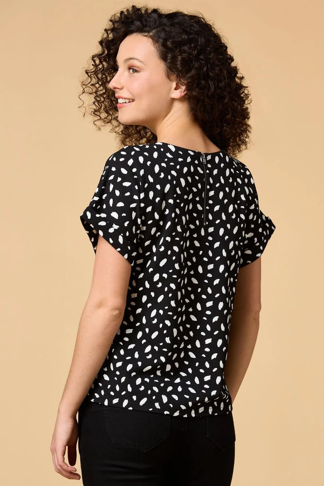 Women Versona In The Dot Light Top