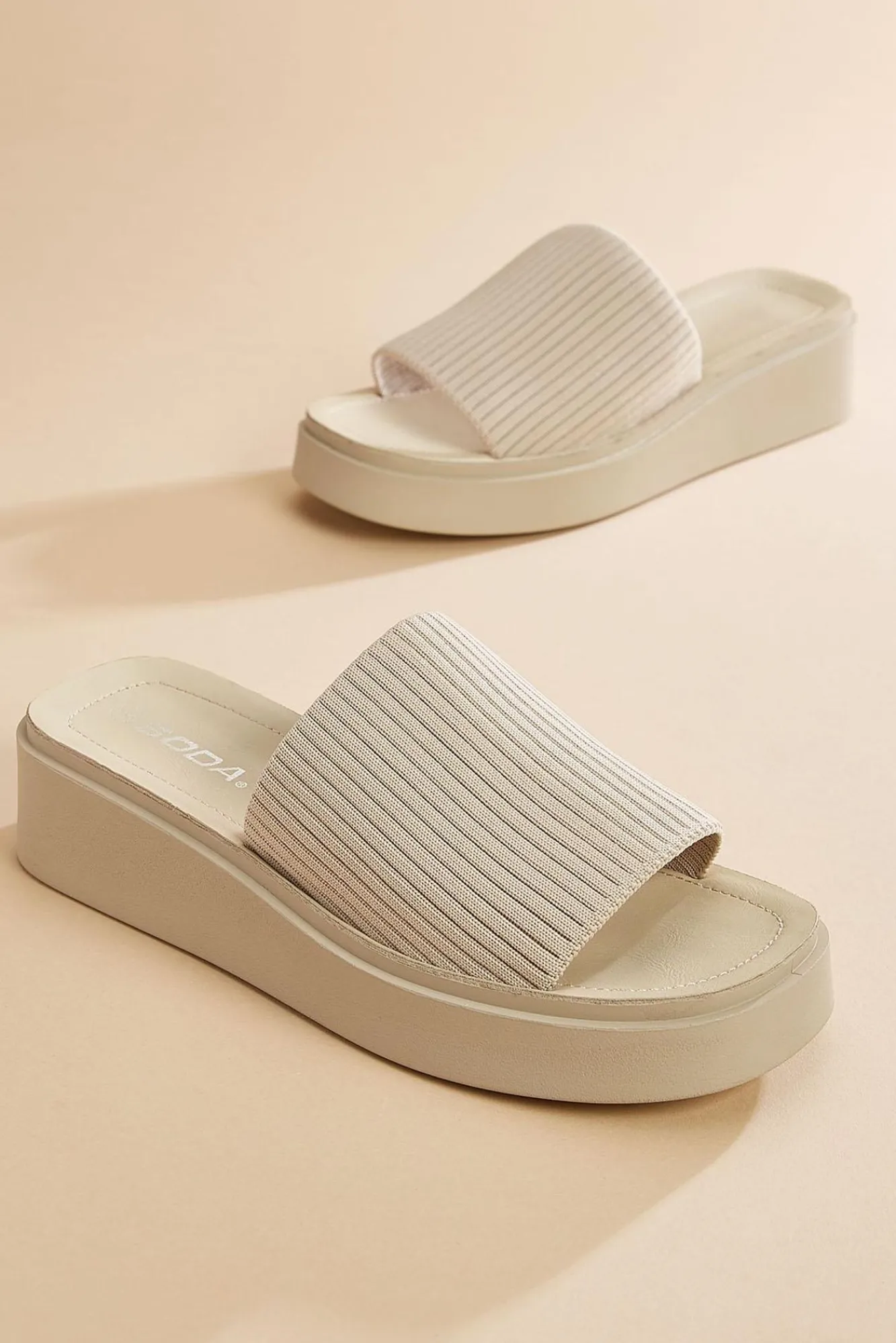Women Versona Stretch Band Slide Sandals