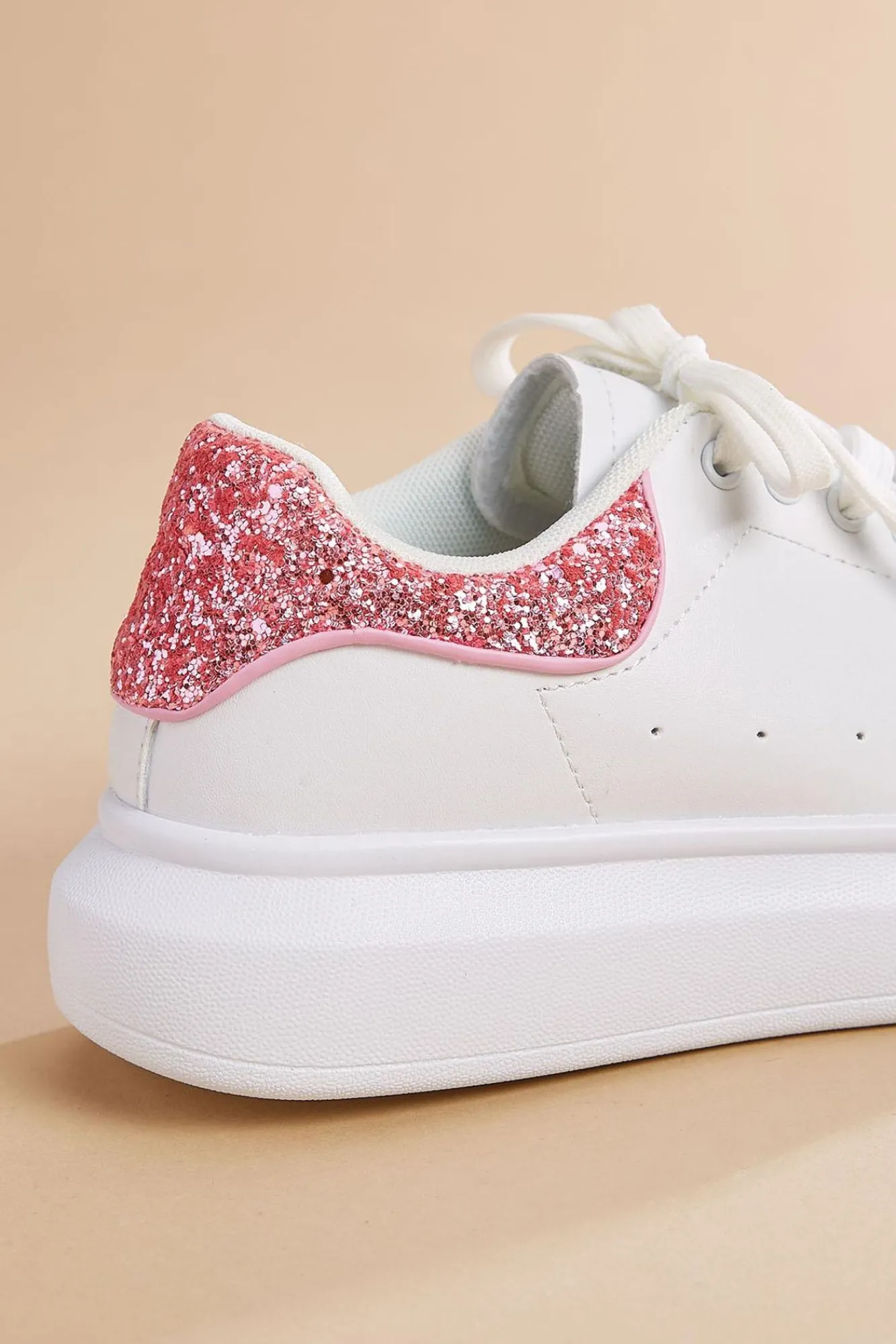 Women Versona Turning Sneakers